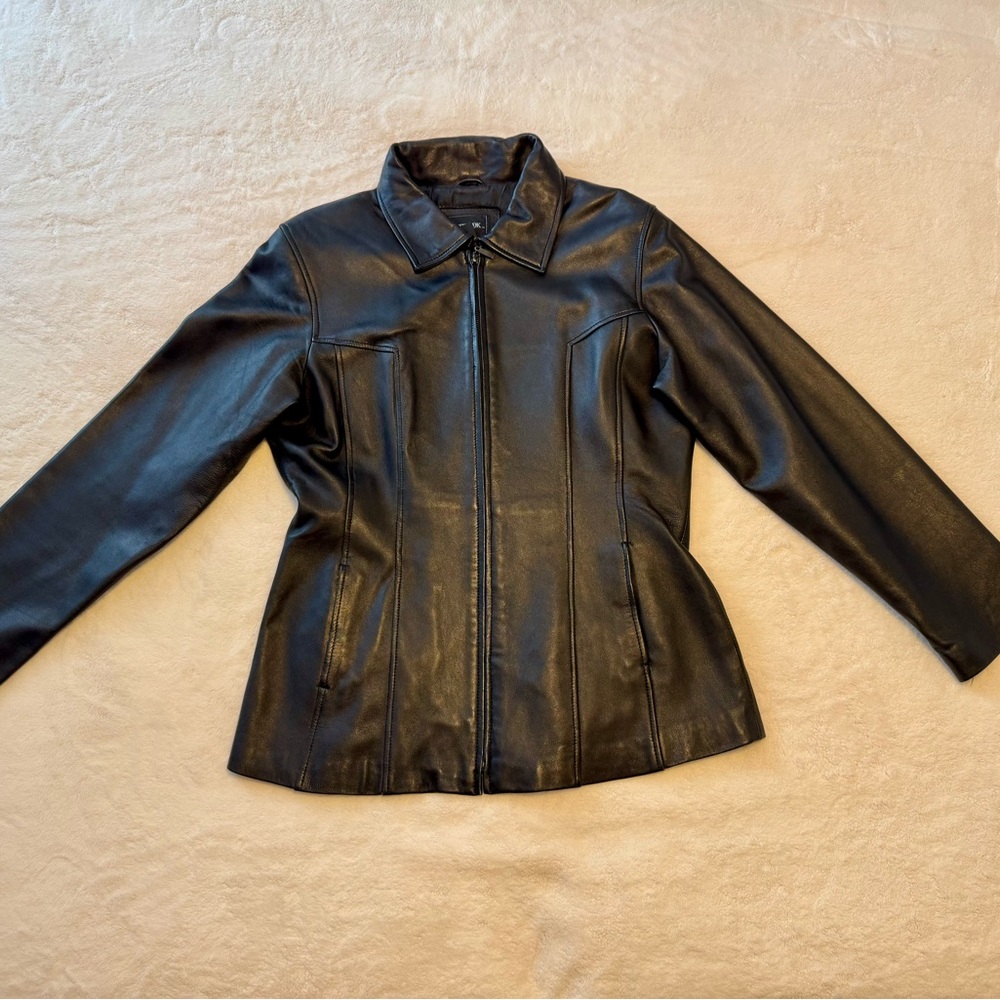 Elegant Women's Black Leather Jacket
